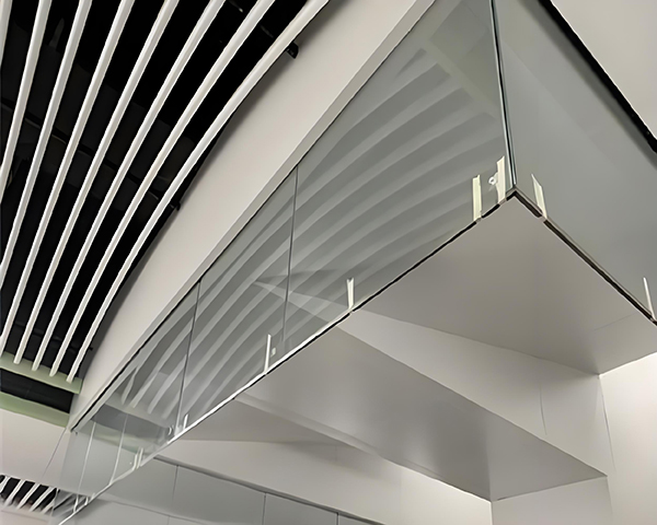 积石山玻璃积石山挡烟垂壁