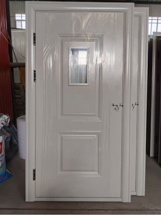 积石山学校教室门