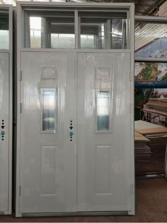 积石山学校教室门