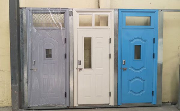 积石山学校教室门