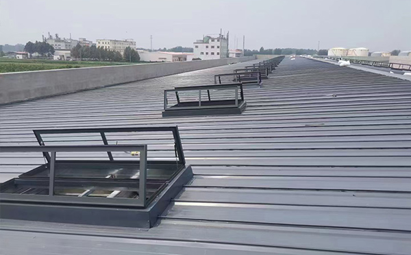 某中学室内体育馆积石山排烟窗改造项目