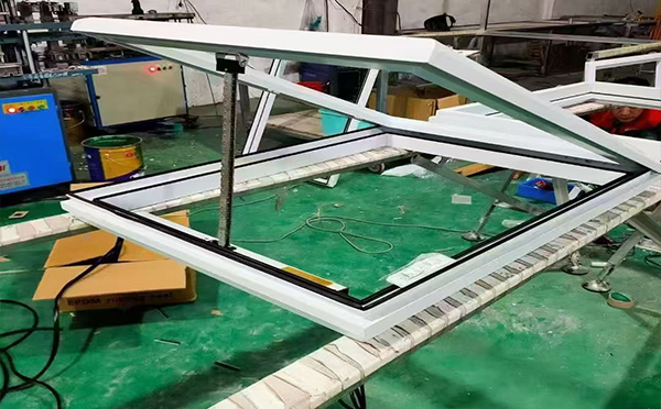 某地下车库出入口积石山排烟窗配置工程