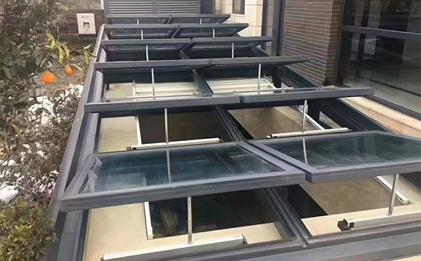 某轨道交通车辆维修车间积石山排烟窗应用