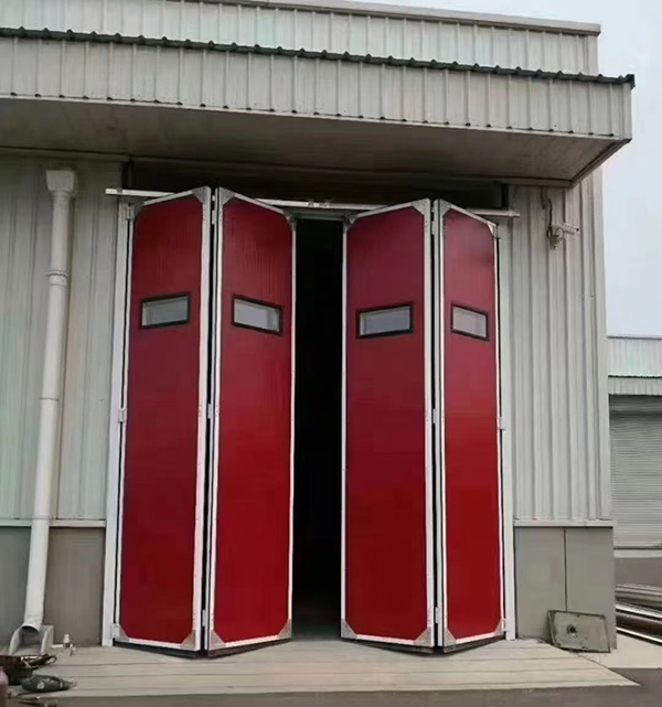 积石山工业折叠门在大型装配车间出入口的应用实例