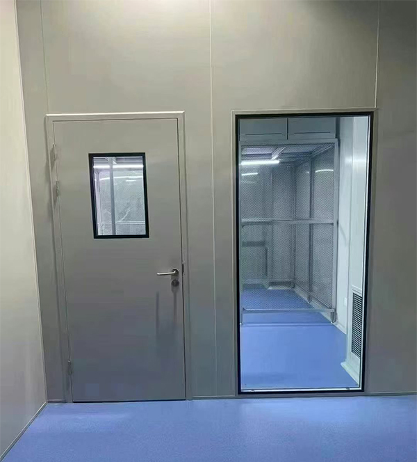 学校教学楼完成积石山防火门标准化安装